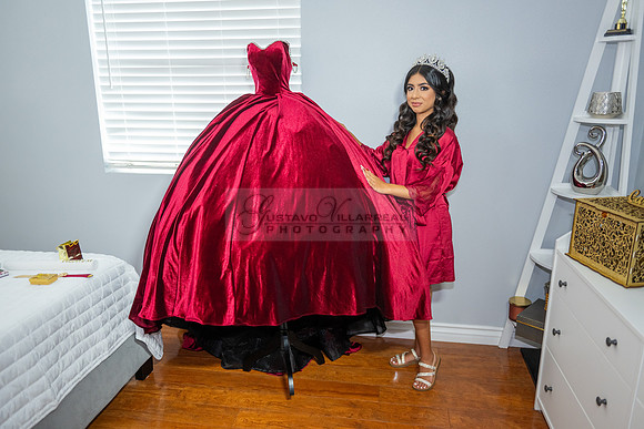 Delilah Vazquez-quinceanera-celebration-photographer-videographe