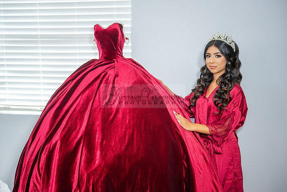 Delilah Vazquez-quinceanera-celebration-photographer-videographe