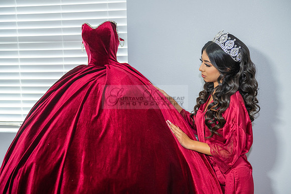 Delilah Vazquez-quinceanera-celebration-photographer-videographe