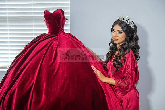 Delilah Vazquez-quinceanera-celebration-photographer-videographe