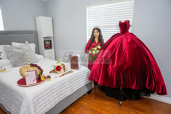 Delilah Vazquez-quinceanera-celebration-photographer-videographe