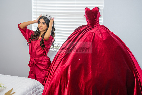 Delilah Vazquez-quinceanera-celebration-photographer-videographe