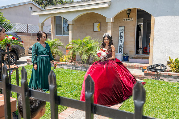 Delilah Vazquez-quinceanera-celebration-photographer-videographe