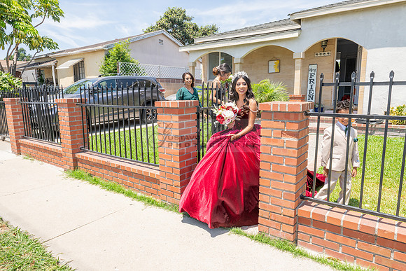 Delilah Vazquez-quinceanera-celebration-photographer-videographe