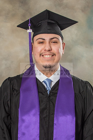 Enrique Balderas graduation photos in Whittier Ca by Gustavo Villarreal Photography, family photos 323-366-8283
