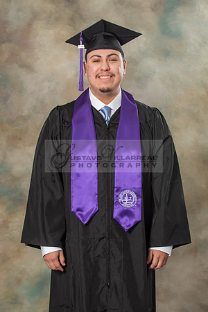 Enrique Balderas graduation photos in Whittier Ca by Gustavo Villarreal Photography, family photos 323-366-8283