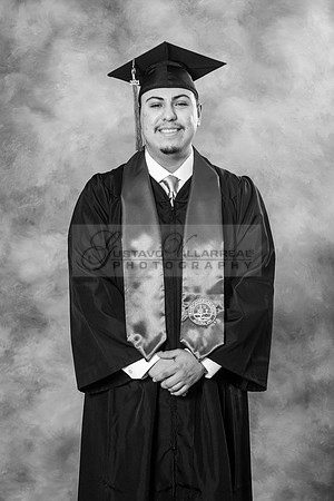 Enrique Balderas graduation photos in Whittier Ca by Gustavo Villarreal Photography, family photos 323-366-8283