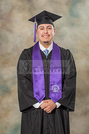 Enrique Balderas graduation photos in Whittier Ca by Gustavo Villarreal Photography, family photos 323-366-8283