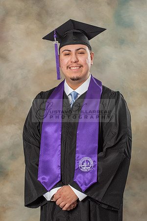 Enrique Balderas graduation photos in Whittier Ca by Gustavo Villarreal Photography, family photos 323-366-8283