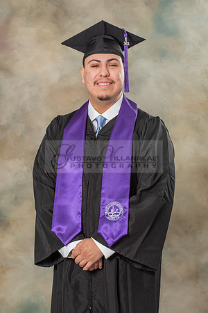 Enrique Balderas graduation photos in Whittier Ca by Gustavo Villarreal Photography, family photos 323-366-8283