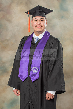 Enrique Balderas graduation photos in Whittier Ca by Gustavo Villarreal Photography, family photos 323-366-8283