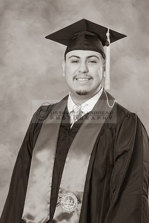 Enrique Balderas graduation photos in Whittier Ca by Gustavo Villarreal Photography, family photos 323-366-8283