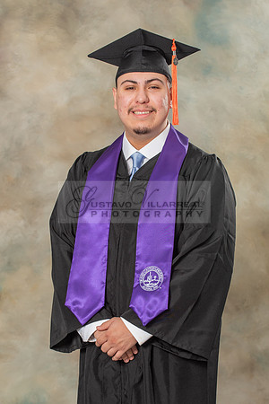 Enrique Balderas graduation photos in Whittier Ca by Gustavo Villarreal Photography, family photos 323-366-8283