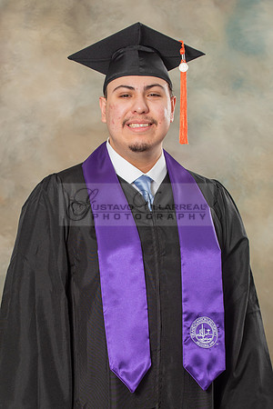 Enrique Balderas graduation photos in Whittier Ca by Gustavo Villarreal Photography, family photos 323-366-8283
