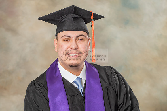 Enrique Balderas graduation photos in Whittier Ca by Gustavo Villarreal Photography, family photos 323-366-8283