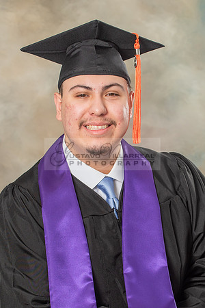 Enrique Balderas graduation photos in Whittier Ca by Gustavo Villarreal Photography, family photos 323-366-8283