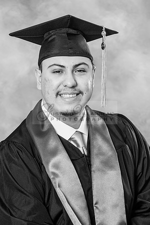 Enrique Balderas graduation photos in Whittier Ca by Gustavo Villarreal Photography, family photos 323-366-8283