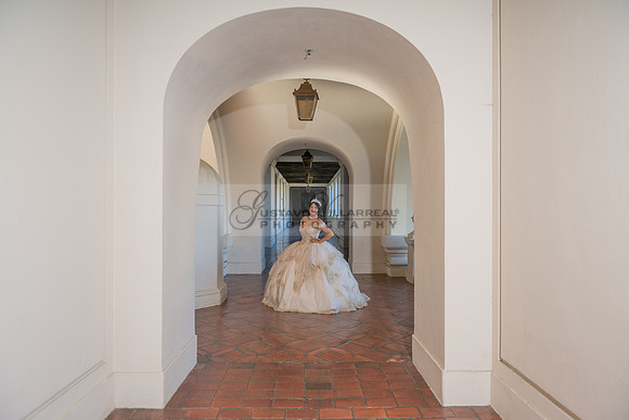 Siane-quinceanera-photo-shoot-at-pasadena-city-hall-pasadena-ca-photographer-videographer-gustavo-villarreal-323-633-8283