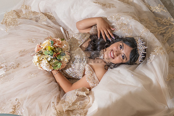 Siane-quinceanera-photo-shoot-at-pasadena-city-hall-pasadena-ca-photographer-videographer-gustavo-villarreal-323-633-8283