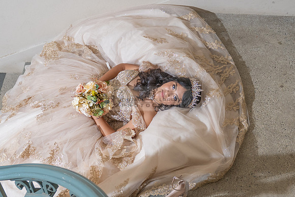 Siane-quinceanera-photo-shoot-at-pasadena-city-hall-pasadena-ca-photographer-videographer-gustavo-villarreal-323-633-8283