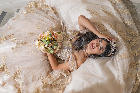 Siane-quinceanera-photo-shoot-at-pasadena-city-hall-pasadena-ca-photographer-videographer-gustavo-villarreal-323-633-8283