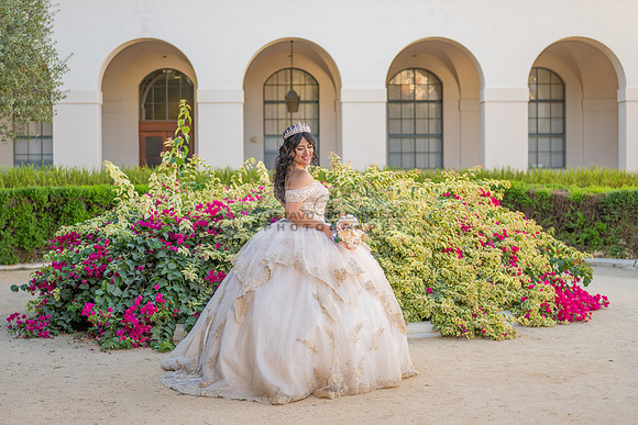 Siane-quinceanera-photo-shoot-at-pasadena-city-hall-pasadena-ca-photographer-videographer-gustavo-villarreal-323-633-8283