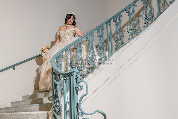 Siane-quinceanera-photo-shoot-at-pasadena-city-hall-pasadena-ca-photographer-videographer-gustavo-villarreal-323-633-8283