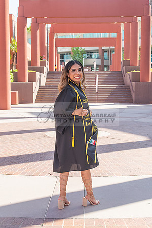 Evelyn Bernal graduation photos at California State University in Los Angeles Ca, photographer, Gustavo Villarreal