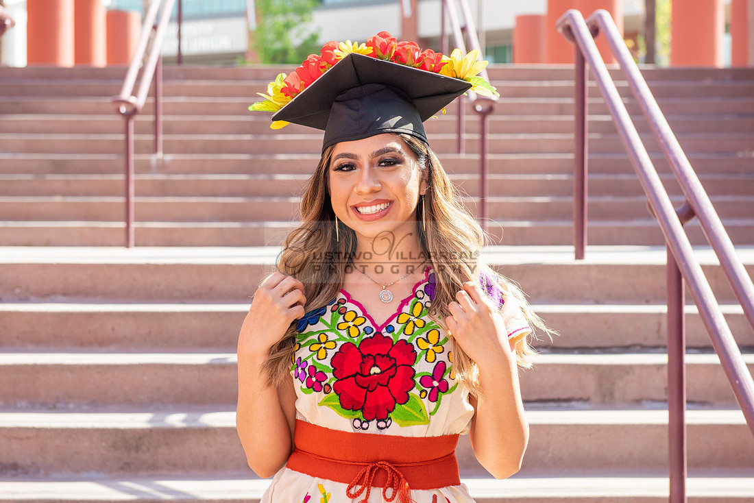 Evelyn Bernal graduation photos at California State University in Los Angeles Ca, photographer, Gustavo Villarreal