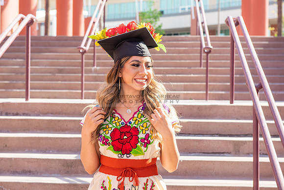 Evelyn Bernal graduation photos at California State University in Los Angeles Ca, photographer, Gustavo Villarreal