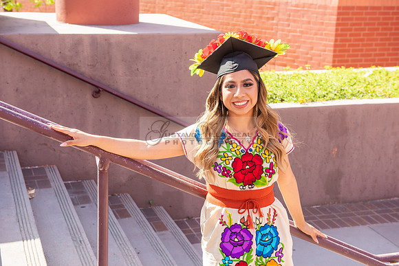 Evelyn Bernal graduation photos at California State University in Los Angeles Ca, photographer, Gustavo Villarreal