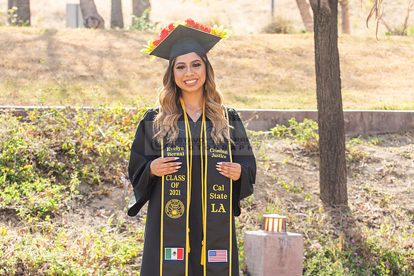 Evelyn Bernal graduation photos at California State University in Los Angeles Ca, photographer, Gustavo Villarreal