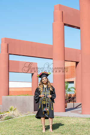 Evelyn Bernal graduation photos at California State University in Los Angeles Ca, photographer, Gustavo Villarreal