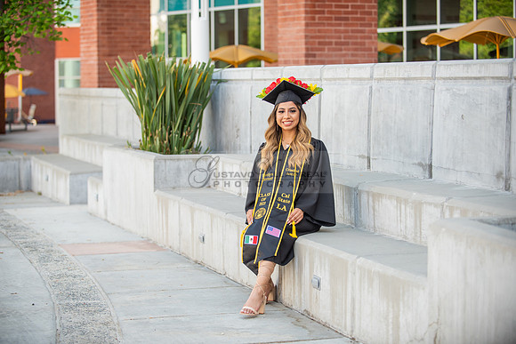 Evelyn Bernal graduation photos at California State University in Los Angeles Ca, photographer, Gustavo Villarreal