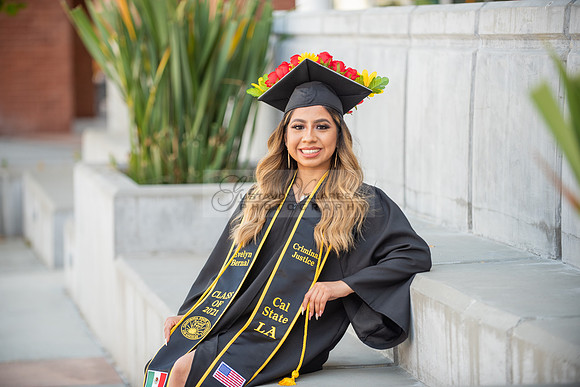 Evelyn Bernal graduation photos at California State University in Los Angeles Ca, photographer, Gustavo Villarreal