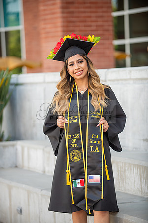 Evelyn Bernal graduation photos at California State University in Los Angeles Ca, photographer, Gustavo Villarreal