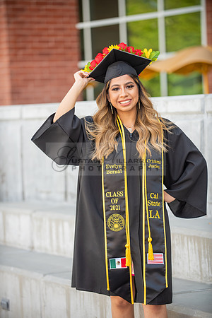Evelyn Bernal graduation photos at California State University in Los Angeles Ca, photographer, Gustavo Villarreal
