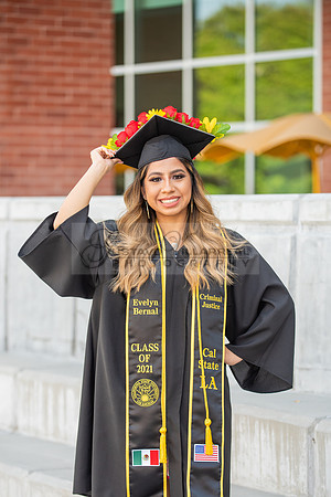 Evelyn Bernal graduation photos at California State University in Los Angeles Ca, photographer, Gustavo Villarreal