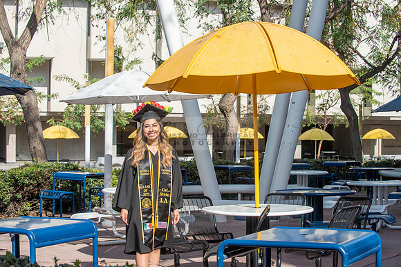 Evelyn Bernal graduation photos at California State University in Los Angeles Ca, photographer, Gustavo Villarreal