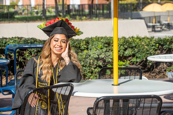 Evelyn Bernal graduation photos at California State University in Los Angeles Ca, photographer, Gustavo Villarreal