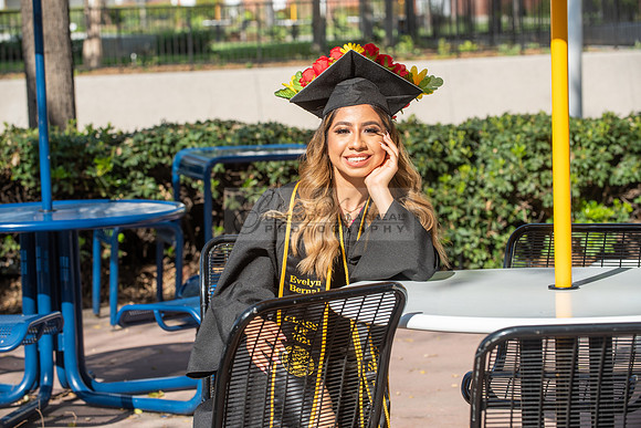 Evelyn Bernal graduation photos at California State University in Los Angeles Ca, photographer, Gustavo Villarreal