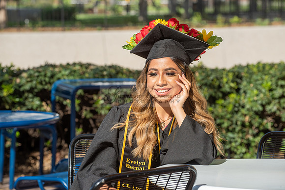 Evelyn Bernal graduation photos at California State University in Los Angeles Ca, photographer, Gustavo Villarreal