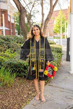 Evelyn Bernal graduation photos at California State University in Los Angeles Ca, photographer, Gustavo Villarreal