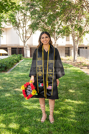 Evelyn Bernal graduation photos at California State University in Los Angeles Ca, photographer, Gustavo Villarreal