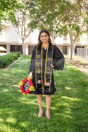 Evelyn Bernal graduation photos at California State University in Los Angeles Ca, photographer, Gustavo Villarreal