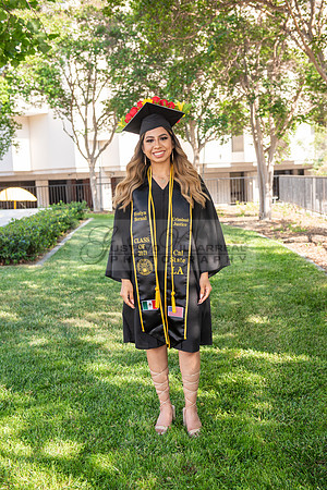Evelyn Bernal graduation photos at California State University in Los Angeles Ca, photographer, Gustavo Villarreal