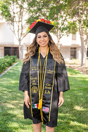 Evelyn Bernal graduation photos at California State University in Los Angeles Ca, photographer, Gustavo Villarreal