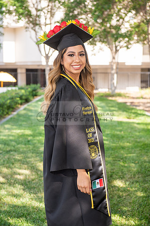 Evelyn Bernal graduation photos at California State University in Los Angeles Ca, photographer, Gustavo Villarreal