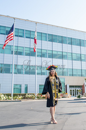 Evelyn Bernal graduation photos at California State University in Los Angeles Ca, photographer, Gustavo Villarreal