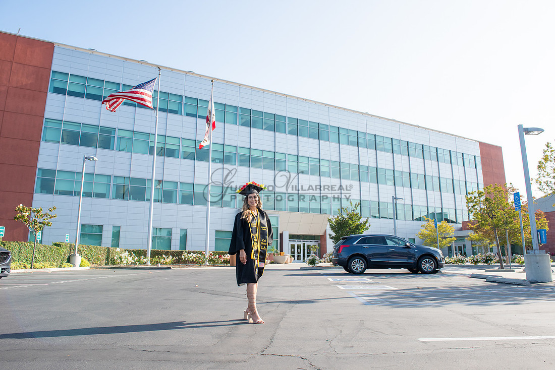 Evelyn Bernal graduation photos at California State University in Los Angeles Ca, photographer, Gustavo Villarreal